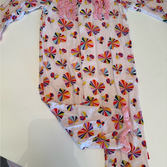 Magnetic Me Pink Ruffle Trim Heart Pattern - Picture 2 of 3